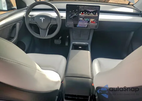 2024 Tesla Model Y z USA, uszkodzony, nr VIN 7SAYGDEE2RA222936